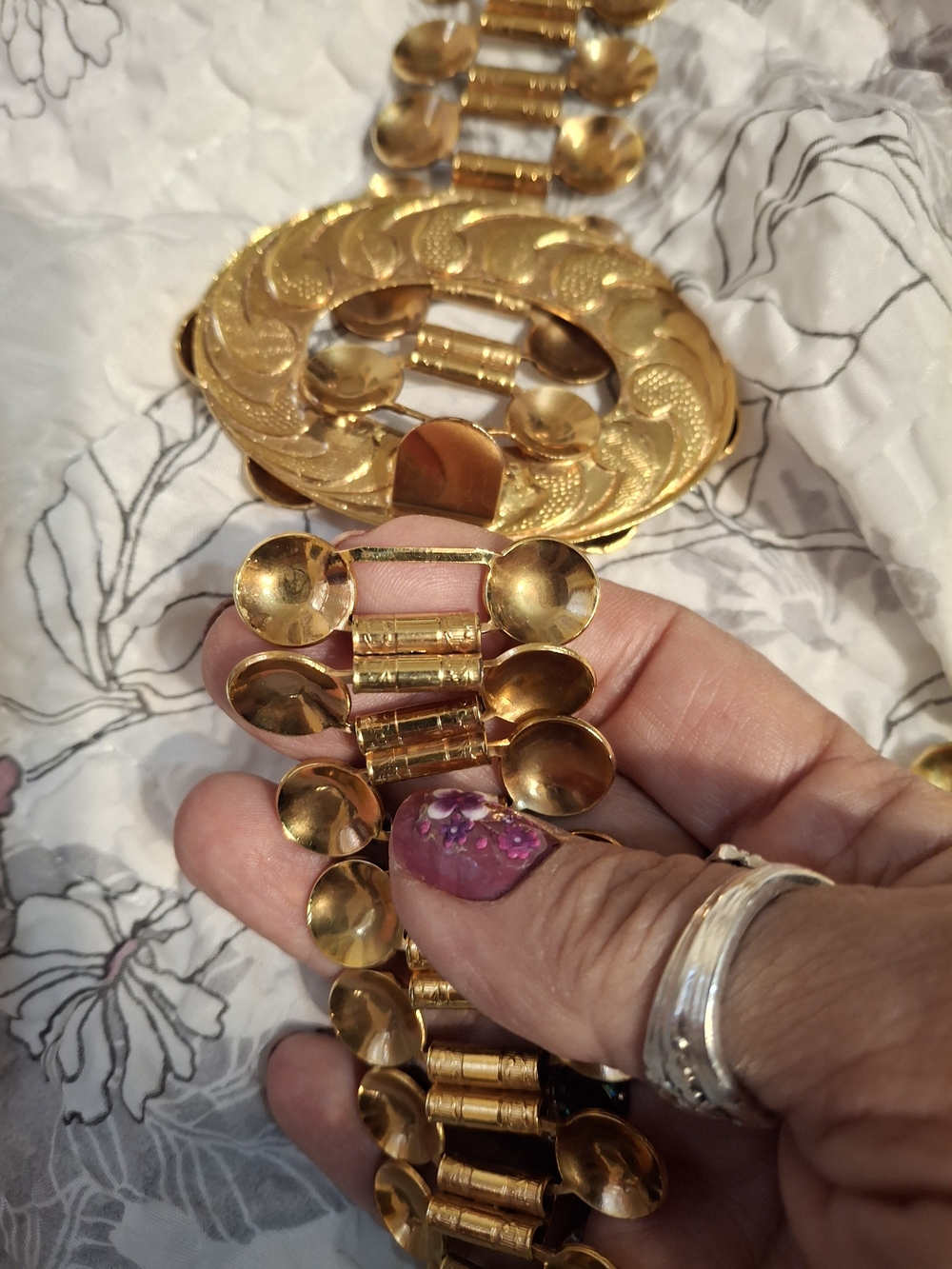 Gold-Tone Statement Link Belt for Women - Picture 6 of 8